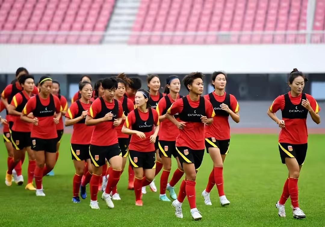 关于女足风云：国际热身赛上女队队形稳固实力强劲的信息