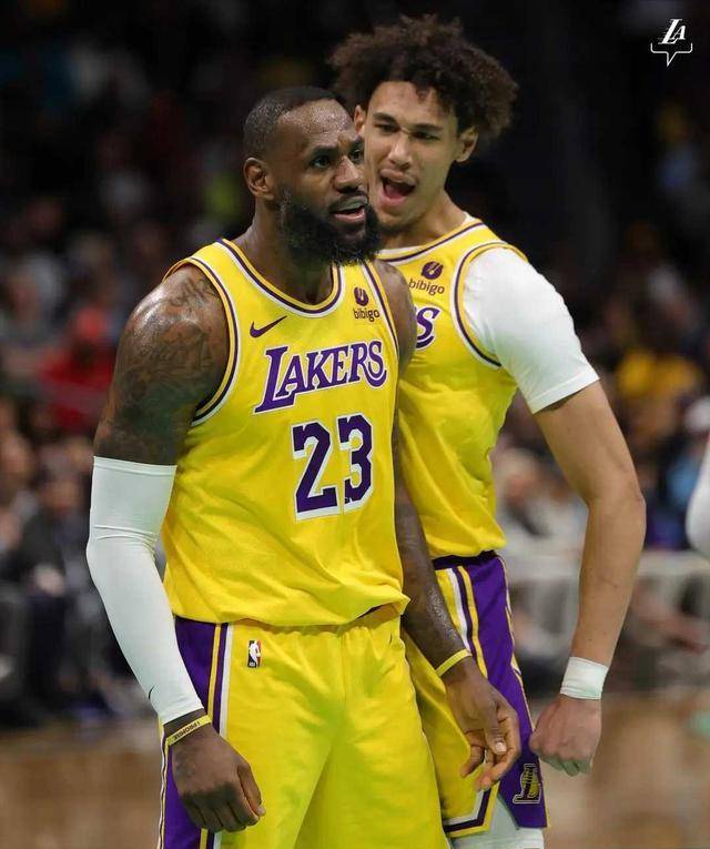 雄鹿复出首战，詹姆斯状态火爆，球队未来可期成为焦点！