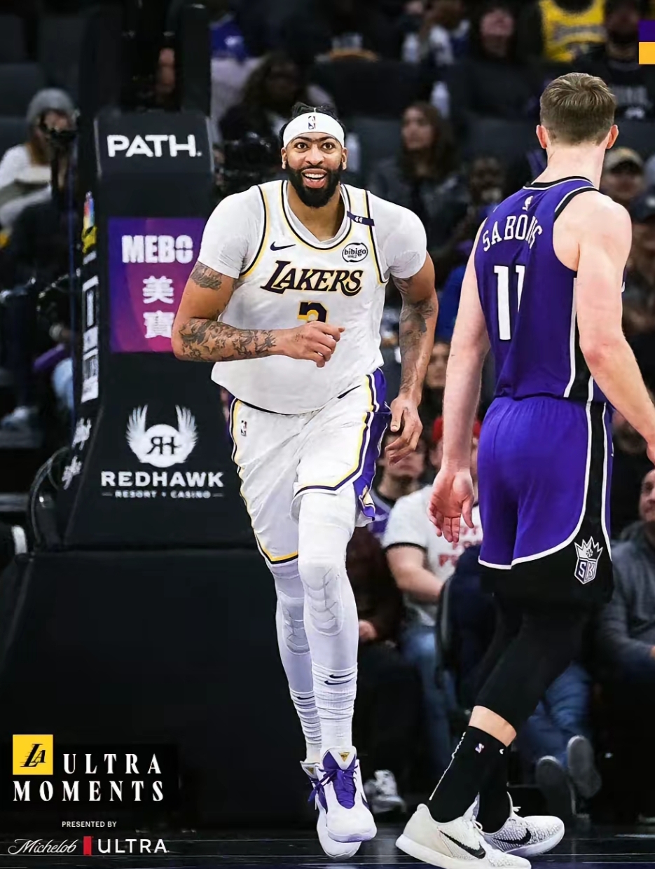 浓眉哥巅峰对决，蒂姆与80激战雄鹿分钟，精彩发挥胜负难料！