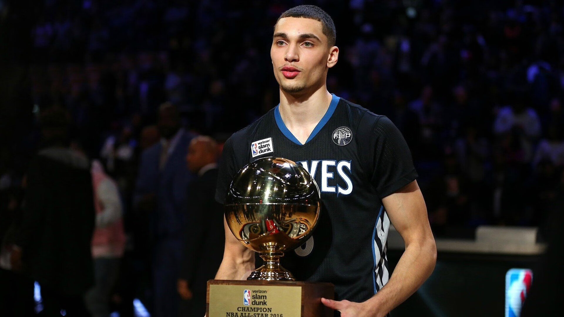 德约科维奇重返赛场，锐不可当首场状态出色，TL观众沸腾！热度持续攀升