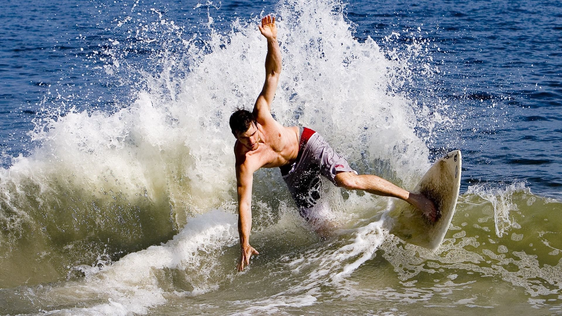 出色发挥首场状态出色，雄鹿观众沸腾！，C罗重返赛场全场沸腾不已